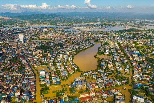 Vượt bão lũ kỷ lục