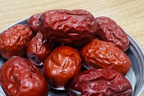 Táo đỏ được ví như nhân sâm nhưng ai không nên ăn