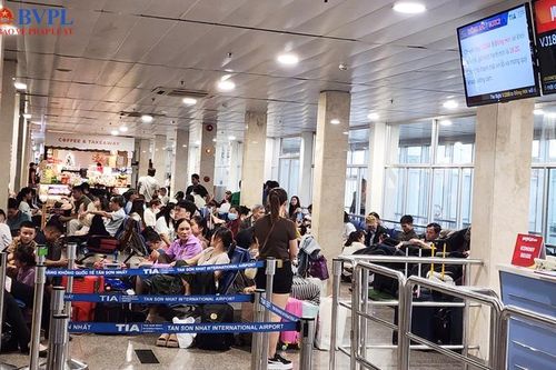 Sân bay Tân Sơn Nhất đón gần 170.000 lượt khách trong ngày mùng 5 Tết