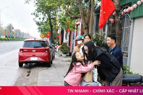 'Nặng lòng' những chiếc vali ngày Tết