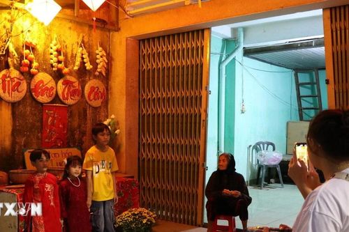 Phố cổ Bao Vinh 'thức giấc' trong sắc Tết