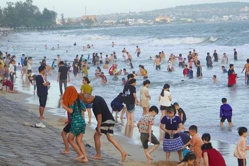 Du lịch đầu năm bứt phá: Mũi Né hút khách quốc tế, làng sinh thái hút gia đình trẻ