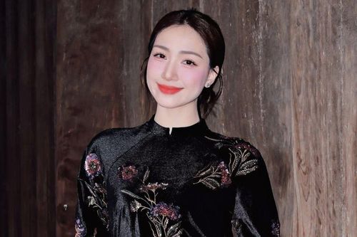 Phụ kiện 'hot' theo chân Hòa Minzy du xuân Bính Ngọ
