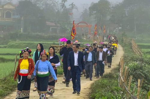 Về hang Mường nghe chuyện nàng Han
