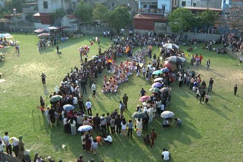 Tưng bừng lễ hội kéo co cổ truyền làng Hữu Chấp