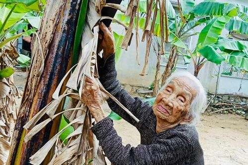 Ngày Xuân về Hoài Nhơn nghe bà Tiết 105 tuổi hát bài chòi