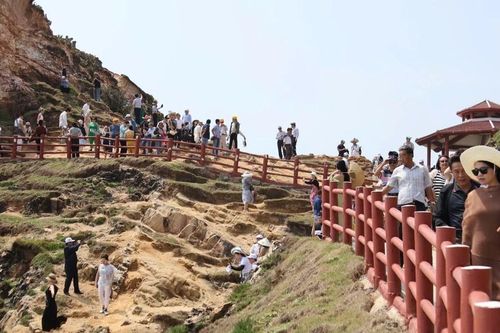 Nhộn nhịp từ phố núi ra biển