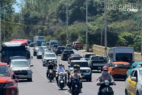 Lưu lượng phương tiện trên tuyến đường Trần Phú tăng cao