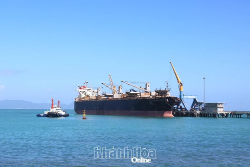 Cảng Quốc tế Nam Vân Phong đón chuyến tàu quốc tế đầu tiên