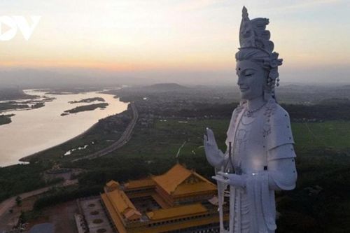 Quảng Ngãi: Chiêm bái chùa Minh Đức và tượng Phật cao nhất Đông Nam Á