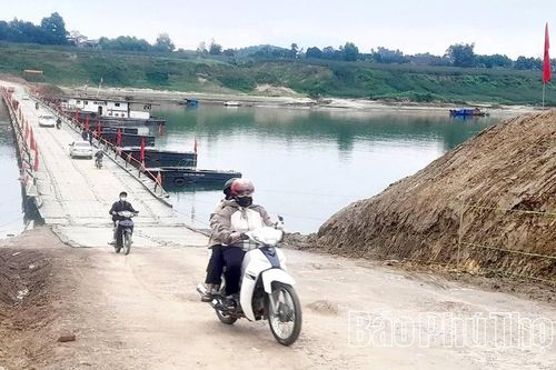 Sau 5 ngày vận hành, cầu phao Đoan Hùng phục vụ 76.400 lượt người và phương tiện qua cầu