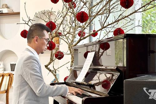 Những cánh én chở mùa xuân về