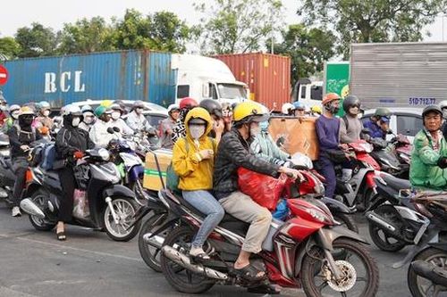 Mùng 5 Tết, sân bay Tân Sơn Nhất phục vụ gần 170.000 khách, giao thông 'nóng' trở lại