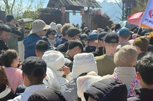 Lào Cai đón 250.000 lượt khách du lịch, doanh thu 700 tỷ đồng 5 ngày Tết