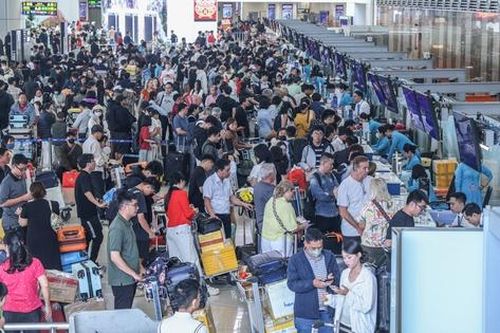 Gần 114.000 lượt khách qua sân bay Nội Bài trong ngày mùng 5 Tết