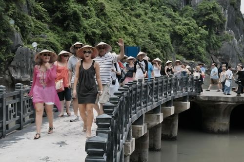 Du lịch Việt Nam tận dụng cơ hội lớn từ dịch chuyển thị trường và sức cầu nội địa