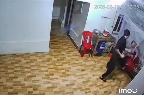 Xác minh clip nghi vấn con trai hành hung mẹ trong ngày Tết