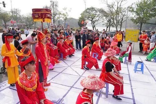 Thi đấu và trình diễn 'Cờ người - Nét đẹp văn hóa truyền thống Việt' bên hồ Gươm