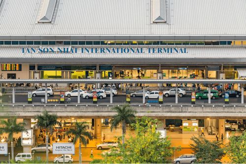 Mùng 5 Tết, sân bay Tân Sơn Nhất tiếp tục đón lượng khách kỷ lục