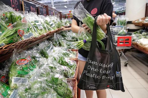 Hành trình giảm rác thải nhựa của người Việt: 'Tết xanh' không còn là khẩu hiệu