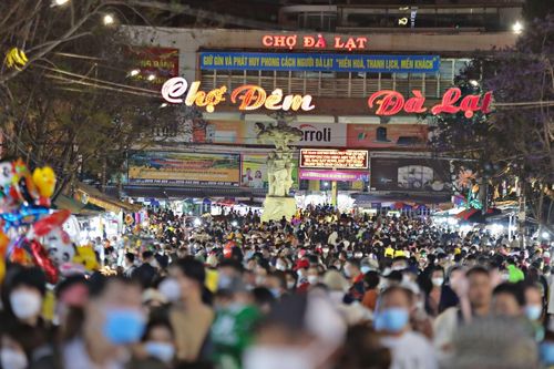 Mùng 5 Tết Bính Ngọ 2026, khách sạn tại Nha Trang, Đà Lạt vẫn kín phòng