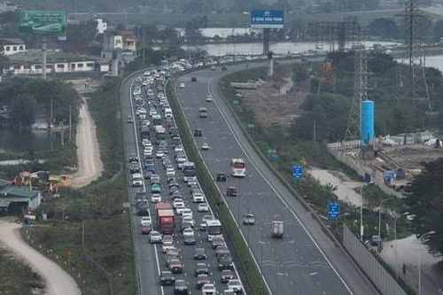 Gần cuối kỳ nghỉ Tết, phương tiện gia tăng ở cửa ngõ phía Nam Thủ đô