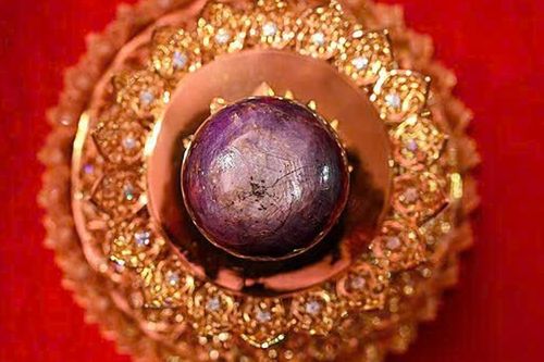 Phát hiện viên sapphire nặng 3.563 carat trị giá tới 10.507 tỷ đồng gây chấn động thế giới