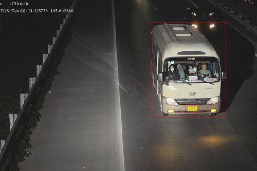 Hà Nội: Camera AI trích xuất danh sách 22 trường hợp vượt đèn đỏ từ 19/2 - 20/2