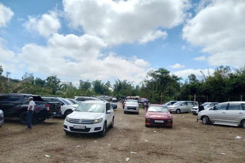 Bát nháo tại bãi giữ ôtô tự phát ở phía Đông Đắk Lắk