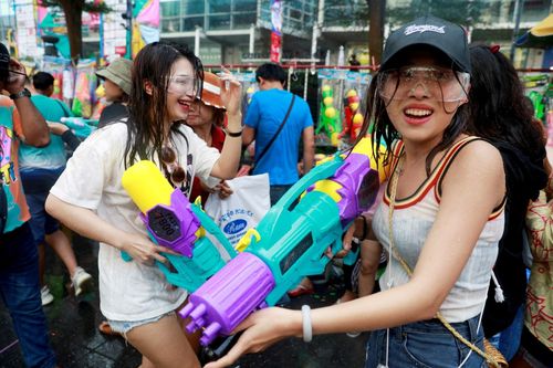 Gen Z châu Á 'đổi gió', đón năm mới khác lạ