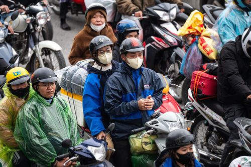 Cửa ngõ thành phố ùn tắc vì dòng người quay lại sau kỳ nghỉ Tết
