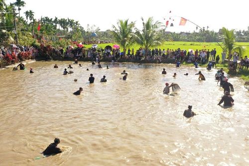 Giữ hồn văn hóa qua Lễ hội Úp nơm đầu Xuân