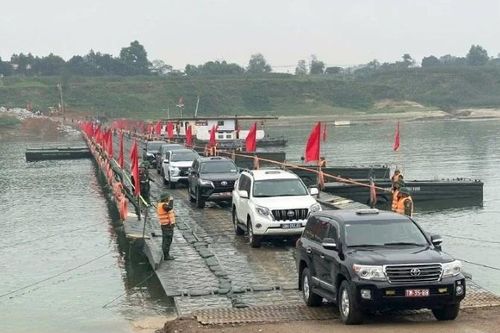 Nối đôi bờ mùa xuân