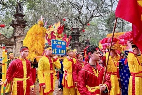 Hàng nghìn người dự khai hội Gióng đền Sóc