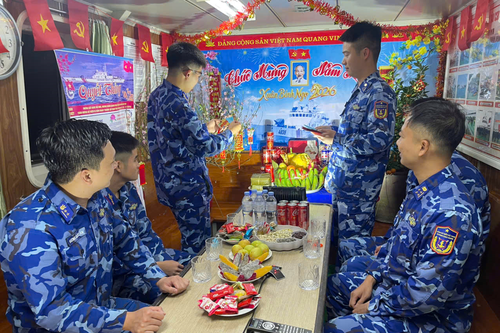 Đón Xuân giữa khơi xa