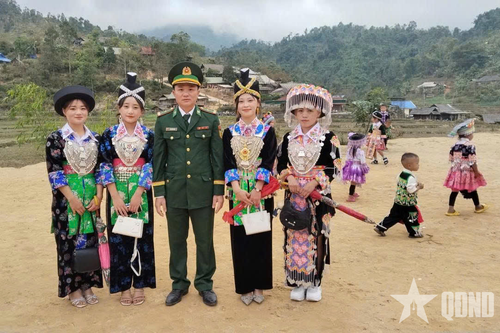 Đón Tết cùng nhân dân bản biên giới
