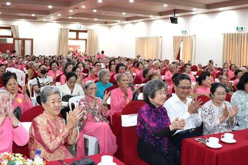 Hơn 600 nữ cựu tù chính trị - tù binh TPHCM họp mặt mừng xuân