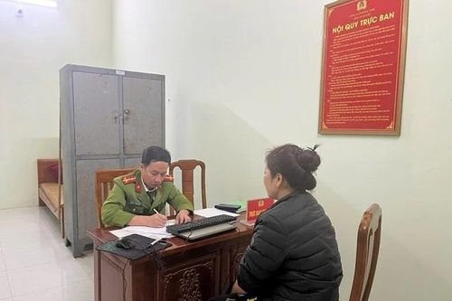 Xử lý người phụ nữ tự ý lập bãi đỗ xe, thu tiền trái phép ở Bắc Ninh
