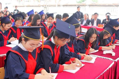 Hàng nghìn giáo viên, học sinh và du khách khai bút đầu Xuân Bính Ngọ