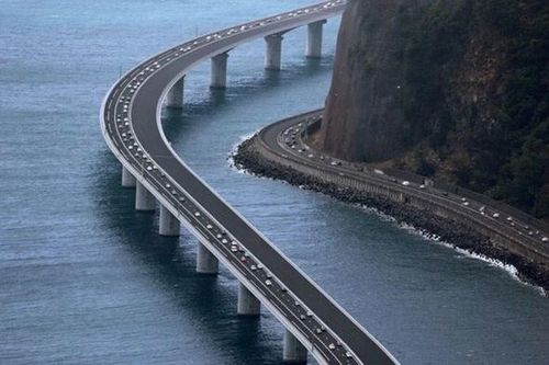 Khám phá con đường đắt nhất thế giới nằm giữa đại dương