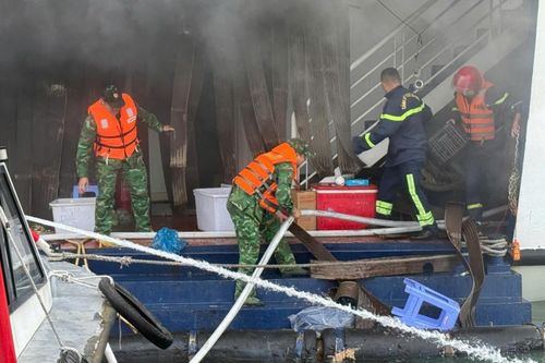 Cứu hộ kịp thời toàn bộ hành khách trong vụ cháy tàu du lịch tại bến Gia Luận