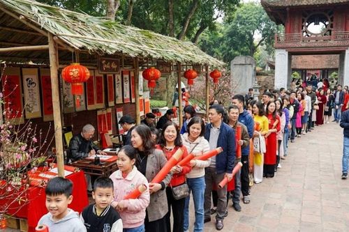 Xin chữ đầu năm: Nghi thức khởi đầu công việc may mắn