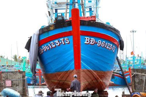 'Tân trang' những con tàu trước mùa biển mới