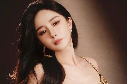Dương Mịch có nhiều cảnh khoe thân