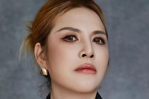 Một nữ ca sĩ bị cấm diễn