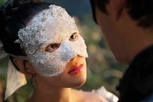 Phim 18+ về giới quý tộc nhận chỉ trích