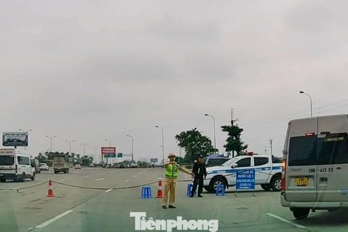 Đóng nửa chiều đường cao tốc Pháp Vân - Cầu Giẽ để phân luồng xe về Hà Nội