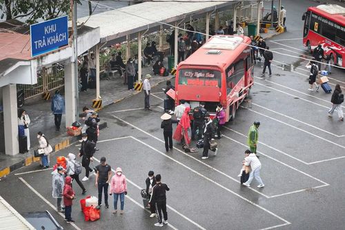 Xe khách 'thừa ghế' ngày cuối nghỉ Tết