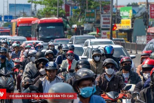 Giao thông TP.HCM căng thẳng trong ngày cuối nghỉ Tết