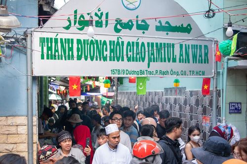 Khám phá phiên chợ chỉ họp một lần trong năm của người theo đạo Hồi tại TPHCM